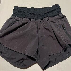 Lululemon tracker running shorts